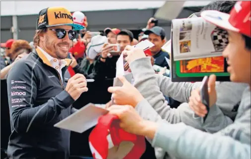  ??  ?? CELEBRACIÓ­N. Fernando Alonso cumple en Canadá su gran premio número 300 en el Mundial de Fórmula 1.