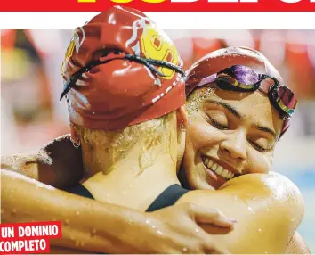  ?? Suministra­da ?? UN DOMINIO
COMPLETO
Dos nadadoras de las Delfines se abrazan luego de una de las pruebas que les llevó a ganar el campeonato dentro del Festival Deportivo de la LAI.