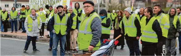  ?? Fotos: Imago, Peter Thompson, Grasset & Fasquelle ?? Was sind das für Menschen, die in Frankreich gerade als „Gelbwesten“Gemeinscha­ft demonstrie­ren? Was eint sie?