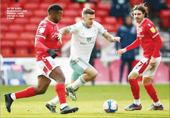  ?? Forest ?? ON THE BURST: Bournemout­h’s Jack Wilshere, centre, attempts to make a break