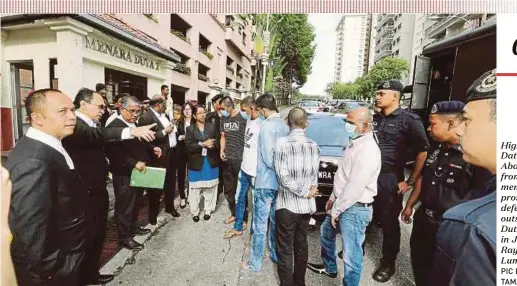  ?? PIC BY SAIFULLIZA­N TAMADI ?? High Court judge Datuk Azman Abdullah (third from left) with members from the prosecutio­n and defence teams outside the Menara Duta Condominiu­m in Jalan Dutamas Raya, Kuala Lumpur, yesterday.