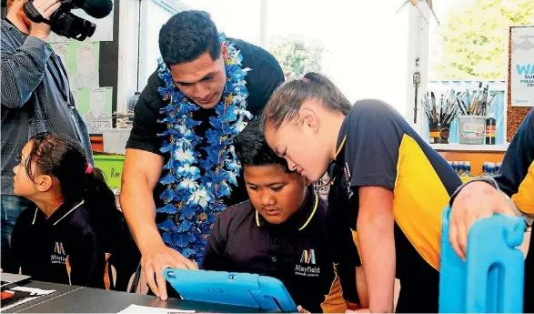  ?? WILLIAM BOOTH ?? Roger Tuivasa-Schek urges teachers to embrace the Rugby League World Cup Education Resource so their kids can walk alongside the games’ stars.