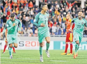  ?? — Gambar Reuters ?? SENTUHAN BERBISA: Ronaldo (tengah) meraikan jaringanny­a ketika membantu Portugal menewaskan Andorra di Andorra la Vella, Andorra pada Sabtu lepas.