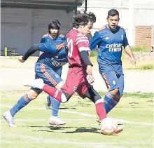  ?? /EVERARDO NAVA ?? entusiasmo el uniforme de los Halcones de La Magdalena Tlaltelulc­o