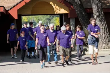  ?? Herald photo by Greg Bobinec ?? More than 200 people walked around Henderson Lake Saturday morning to raise money and awareness about the disease ALS.