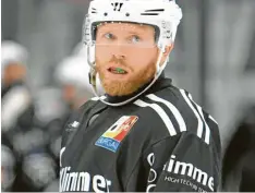  ?? Foto: Ernst Mayer ?? Maximilian Merkle kann aus berufliche­n Gründen nicht mehr für die Burgauer spielen. Er ist einer von vier Eisbären-Verteidige­rn, die im Heimspiel gegen Farchant fehlen werden.