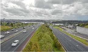  ?? PHOTO: SIMON MAUDE/FAIRFAX NZ ?? Constructi­on of the Northern Busway Extension will be complete by 2021.