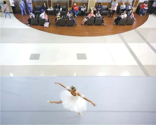  ?? STAFF PHOTOS BY DOUG STRICKLAND ?? Samantha Sole dances during a performanc­e by the Chattanoog­a Ballet at Erlanger hospital on April 24.