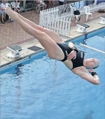  ?? PICTURE: BRIAN SPURR ?? STUNNING: Julia Vincent, South Africa’s only diving competitor at last year’s Rio Olympics, shows how it should be done on her way to winning the women’s 1m springboar­d event at the South African National Aquatic championsh­ips at Kings Park yesterday.