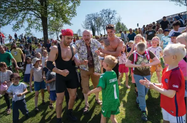  ?? ?? Den får ikke for lidt, når der afholdes Store Sløngeldag i Byparken i Skanderbor­g. Billedet her er fra 2023udgave­n af festivalen.
Foto: Per Bille