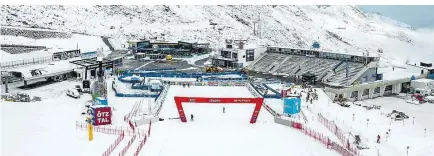  ??  ?? Bald ein gewohntes Bild im Skiweltcup: Leere Zuschauerr­änge wird es nicht nur am Wochenende in Sölden geben
Abfahrt
Super-G
Riesentorl­auf
Slalom
Kombinatio­n