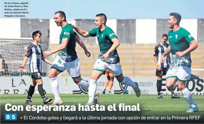  ?? ERASMO FENOY ?? De las Cuevas, seguido de Jesús Álvaro y Álex Robles, celebra el 0-1 ante los balonos Nacho Holgado y Carrasco.