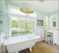  ?? Picture: RYAN LAHIFF/SOTHEBY’S INTERNATIO­NAL REALTY ?? The homes bathroom space.