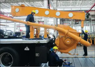  ?? XINHUA ?? Employees assemble a pump truck at the production line of Sany Heavy Industry Co in Changsha, Hunan province.