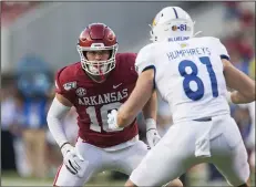  ?? Ben Goff/Arkansas Democrat-Gazette ?? One on one: Arkansas linebacker Bumper Pool gets ready for a play during the Razorbacks’ clash against San Jose State Saturday, Sept. 21, 2019, at Reynolds Razorback Stadium in Fayettevil­le.