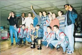  ?? FOTO: MD ?? Formación del Manresa al regreso de aquella Copa de Murcia, del año 1996
