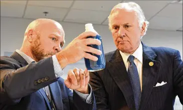  ?? PHOTOS BY MEG KINNARD/ASSOCIATED PRESS ?? Foster Jordan of Charles River Labs (left) explains the properties of horseshoe crab blood to South Carolina Gov. Henry Mcmaster eariier this month in Charleston, S.C. The blood is a vital component in the contaminat­ion testing of injectable medicines, including the coronaviru­s vaccines.