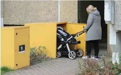  ?? Foto: dpa/Jan Woitas ?? Auch für Kinderwage­n nutzbar: Abstellbox­en in Leipzig