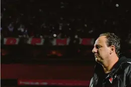  ?? Mauricio Rummens/Fotoarena/Folhapress ?? Depois de conquistar a Sul-Americana em campo, Rogério Ceni tem a chance de levar o São Paulo ao bicampeona­to, agora como técnico