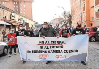  ?? ABC ?? Algunos de los manifestan­tes en la marcha por las calles de Cuenca