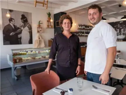  ?? FOTO JORIS HERREGODS ?? Zaakvoerst­er Mieke Dockx en chef-kok Giorgio Longo van het nieuwe Pastificio Marie.