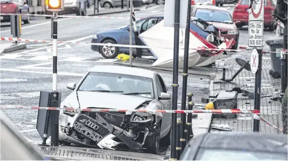  ?? PHOTO: KYRAN O’BRIEN ?? Wreckage: The scene of the fatal crash on the Main Street in Castleblay­ney. Far left: still images from CCTV show the sequence of events.