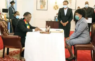  ?? ?? President Mnangagwa appends his signature during the swearing in of new Public Service Commission­er Mrs Rosemary Rubvumo-Mukogo at State House in Harare yesterday. - Picture: Kudakwashe Hunda