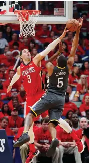  ?? AP ?? New Orleans Pelicans’s Nikola Mirotic ( left) blocks a shot by Kevon Looney of the Golden State Warriors in their second round NBA basketball playoff series in New Orleans on Sunday. The Warriors won 118- 92. —