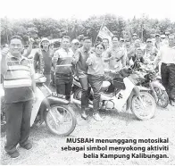  ??  ?? MUSBAH menunggang motosikal sebagai simbol menyokong aktiviti belia Kampung Kalibungan.