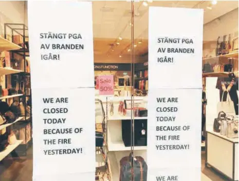  ?? FOTO: KERSTIN GUSTAFSSON ?? STÄNGT. En del affärer hade stängt efter branden. Vattenskad­or och brandlukt var sannolikt orsaken.