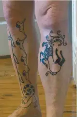  ?? DAVE MAZIERSKI ?? Les jambes de Dave Mazierski arborent des tatouages d’animaux.