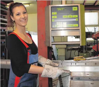  ?? FOTO: BIRGIT VAN LAAK ?? Tamara Reichle lernt den Beruf der Metallbaue­rin Fachrichtu­ng Konstrukti­onstechnik.