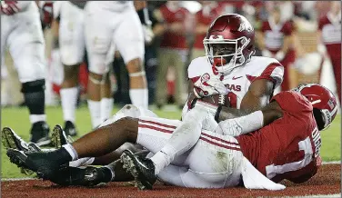  ?? Associated Press ?? Speed thrills: Arkansas' Jordan Jones, a native of Smackover, hauls in a touchdown reception against Alabama's Trevon Diggs during the 2017 season. Jones looks for a breakout season in Fayettevil­le.