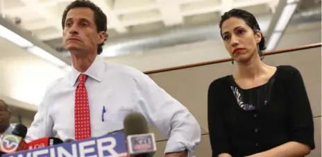  ?? MICHAEL APPLETON/THE NEW YORK TIMES ?? Huma Abedin, Hillary Clinton’s top aide, with her husband, Anthony Weiner, who was involved in a sexting scandal with a 15-year-old girl.