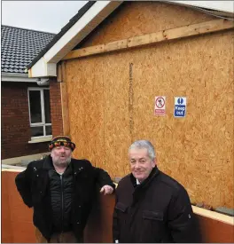  ?? Photo by Domnick Walsh ?? Robert Beasley and Michael O’Flaherty outside the storm-damaged housing unit in Ballybunio­n.