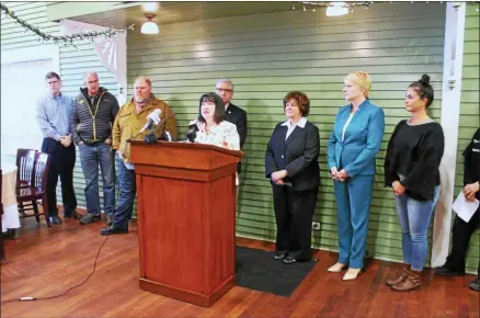  ?? LAUREN HALLIGAN — MEDIANEWS GROUP FILE ?? New York State Restaurant Associatio­n CEO Melissa Fleischut speaks at a 2018 press conference at Longfellow­s in Saratoga Springs.