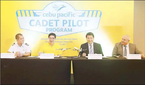  ??  ?? (From left) Cebu Pacific vice president for flight operations Capt. Samuel Avila II, Cebu Pacific chief executive officer Lance Gokongwei, Flight Training Adelaide owner Steven Young and FTA chief executive officer Johan Pienaar