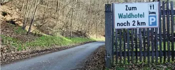  ?? MARCUS VOIGT ?? Die Straße in den Leubengrun­d führt auch zum Waldhotel „Linzmühle“.