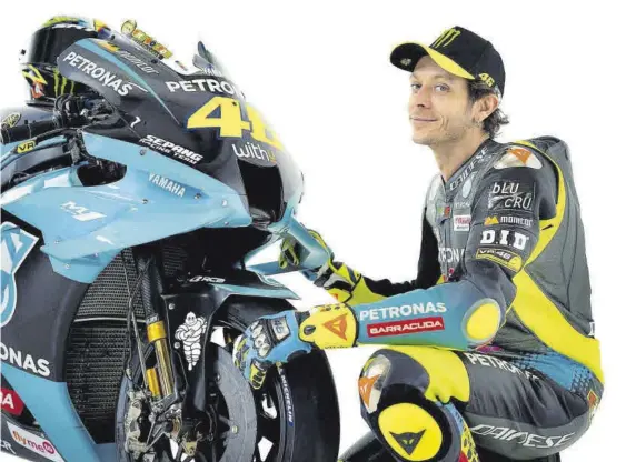  ?? //PETRONAS YAMAHA ?? Valentino Rossi acaba de cumplir 42 años, pero insiste en continuar en el Mundial para ampliar su historial y seguir dando rienda suelta a su pasión por las dos ruedas