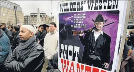  ?? OLAF KRAAK / AFP ?? Protesta antirracis­ta contra el diputado ultraderec­hista Geert Wilders en Amsterdam, en el 2008