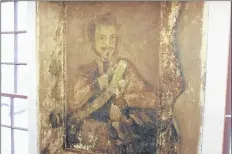  ?? IAN FAIRCLOUGH ?? A portrait of an officer is one of the works among murals found beneath wallpaper at the Sinclair Inn Museum National Historic Site in Annapolis Royal. The murals which were painted sometime prior to 1848, were uncovered from beneath wallpaper starting...