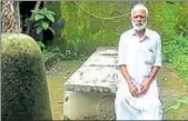  ?? HT ?? Kerala rationalis­t KJ Joseph Konur at his tomb. He was buried in the same tomb that he built in 2006 and made him famous.
