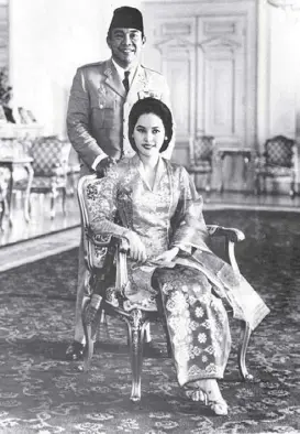  ?? @pinterest ?? President Sukarno with Dewi as First Lady