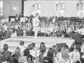  ??  ?? Los candidatos del PRI, Mikel Arriola y Jose Antonio Meade,se reunieron con mujeres en el gran Fórum ■ Foto Jesús Villseca