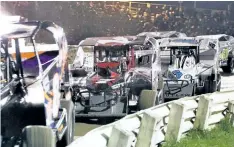  ?? PHOTO COURTESY MERRITTVIL­LE SPEEDWAY ?? Sportsman race cars line up to start a feature at Merrittvil­le Speedway. The $1,000-to-win, 40-lap Gabe Bellante, the finale in this year's King of the Crates Series, goes to the green tonight at the Thorold track.