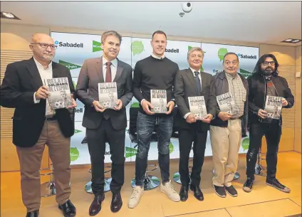  ?? FOTO: PEP MORATA ?? Ter Stegen junto a Sergi Mas, Jordi Romañach (Corte Inglés), Gabriel Martínez (Banc de Sadadell), el Pare Manel y Carles Domènech