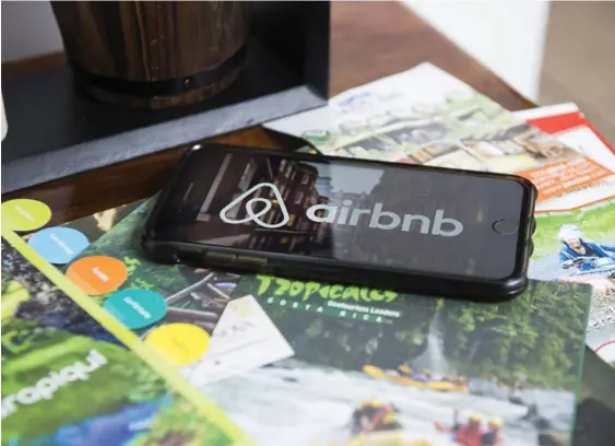  ?? ALEJANDRO GAMBOA MADRIGAL ?? Plataforma­s digitales como Airbnb, Booking.com, Hoteles.com y TripAdviso­r permiten que particular­es en diferentes partes del mundo, Costa Rica incluido, ofrezcan servicios de hospedaje en casas, apartament­os, villas y habitacion­es.