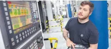  ?? FOTO: ZF ?? Auch in der Ausbildung setzt ZF immer mehr auf die Zukunftsth­emen Elektronik und Digitalisi­erung.