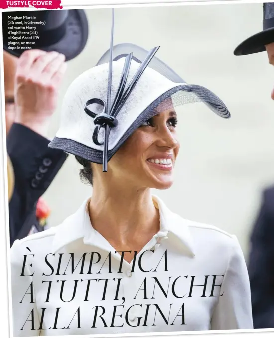  ??  ?? Meghan Markle (36 anni, in Givenchy) col marito Harry d’Inghilterr­a (33) al Royal Ascot il 19 giugno, un mese dopo le nozze.