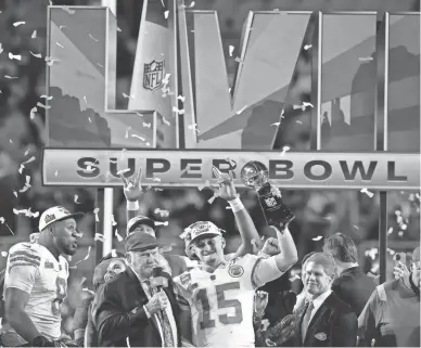  ?? SETH WENIG/AP ?? Chiefs quarterbac­k Patrick Mahomes holds the Vince Lombardi Trophy while talking to Terry Bradshaw after Super Bowl 57 against the Eagles on Sunday in Glendale. The Chiefs won 38-35.